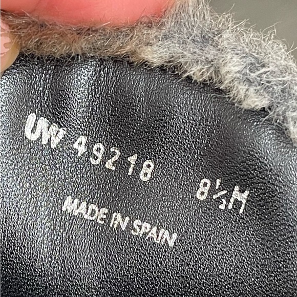 Stuart Weitzman Women's black Gray
Fur Trim Ankle Boot Size 8.5M - Picture 12 of 13